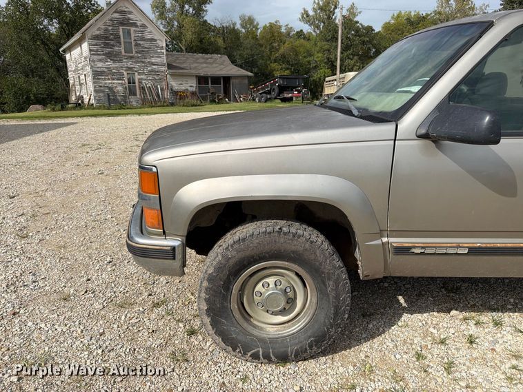 image for item FK3467 2000 Chevrolet K3500 pickup truck