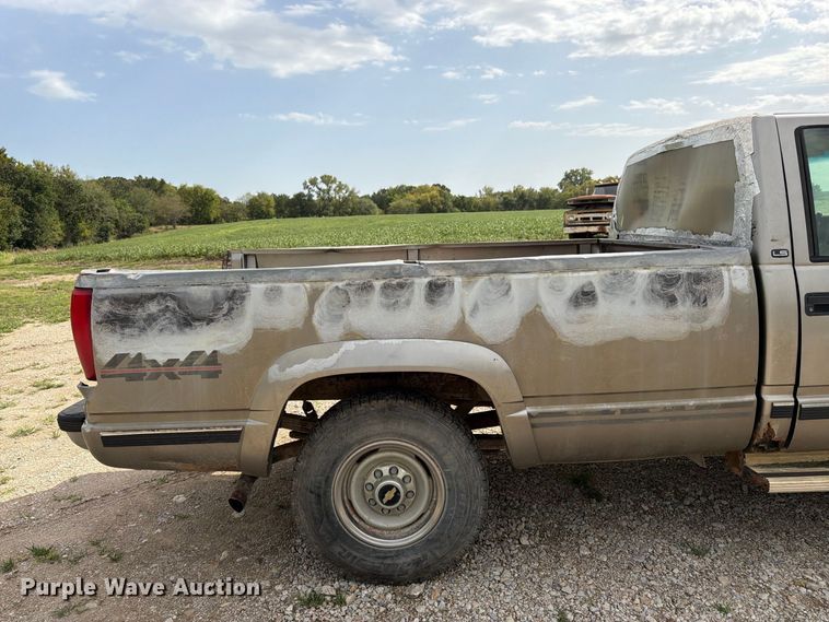 image for item FK3467 2000 Chevrolet K3500 pickup truck