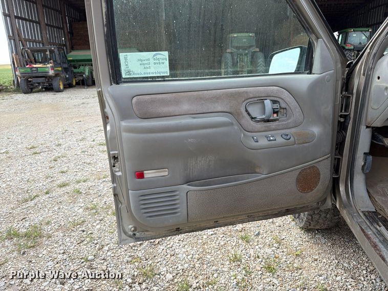image for item FK3467 2000 Chevrolet K3500 pickup truck
