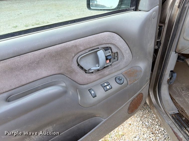 image for item FK3467 2000 Chevrolet K3500 pickup truck