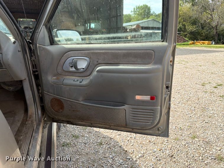 image for item FK3467 2000 Chevrolet K3500 pickup truck