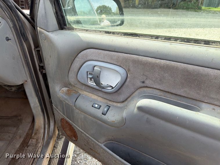 image for item FK3467 2000 Chevrolet K3500 pickup truck