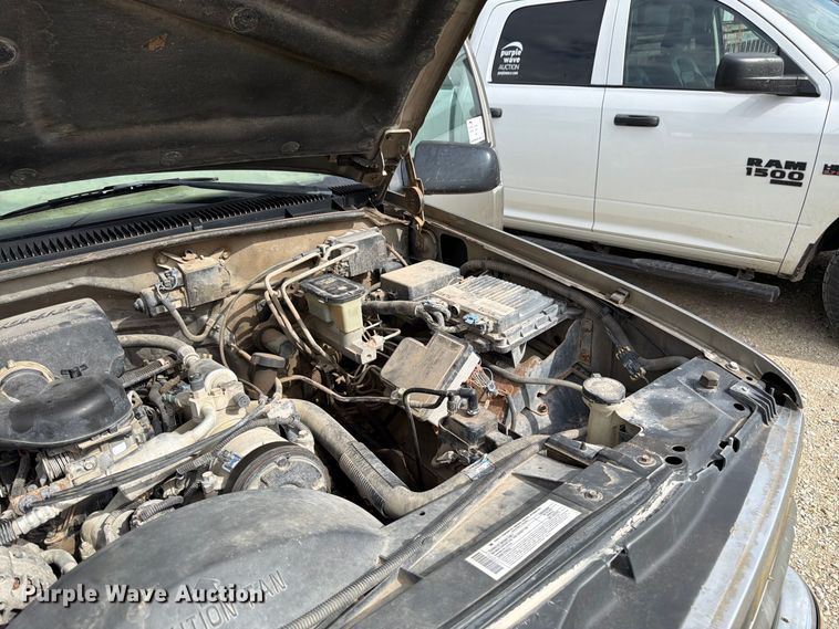 image for item FK3467 2000 Chevrolet K3500 pickup truck