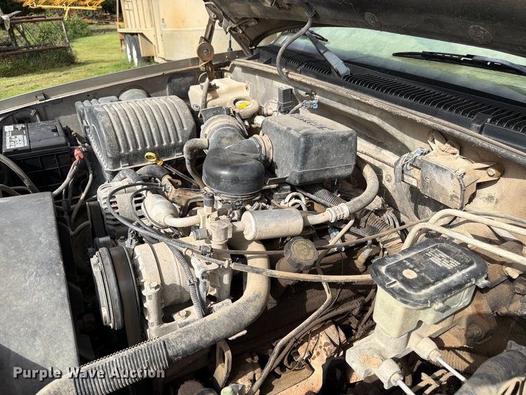 image for item FK3467 2000 Chevrolet K3500 pickup truck