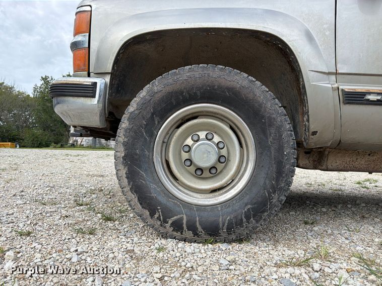 image for item FK3467 2000 Chevrolet K3500 pickup truck