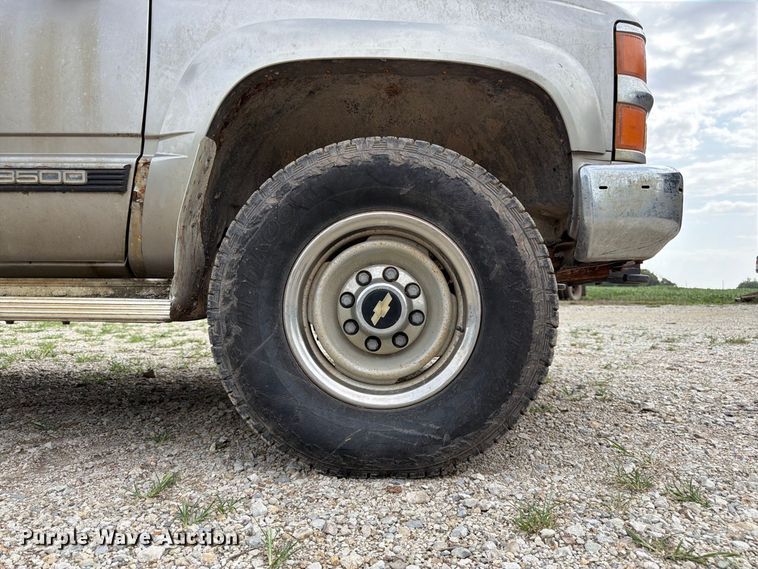 image for item FK3467 2000 Chevrolet K3500 pickup truck