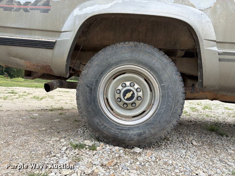 image for item FK3467 2000 Chevrolet K3500 pickup truck