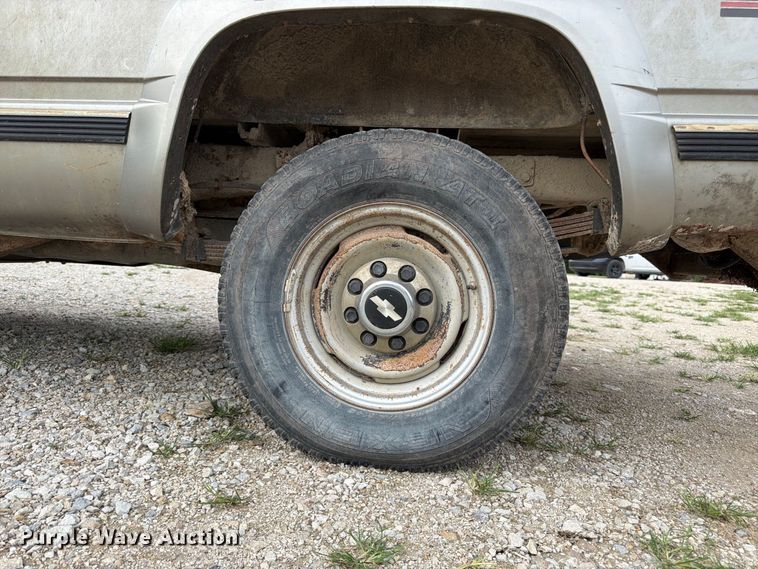 image for item FK3467 2000 Chevrolet K3500 pickup truck
