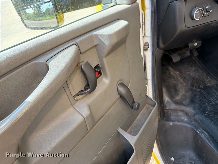 image for item FK3469 2012 Chevrolet Express G3500 box truck