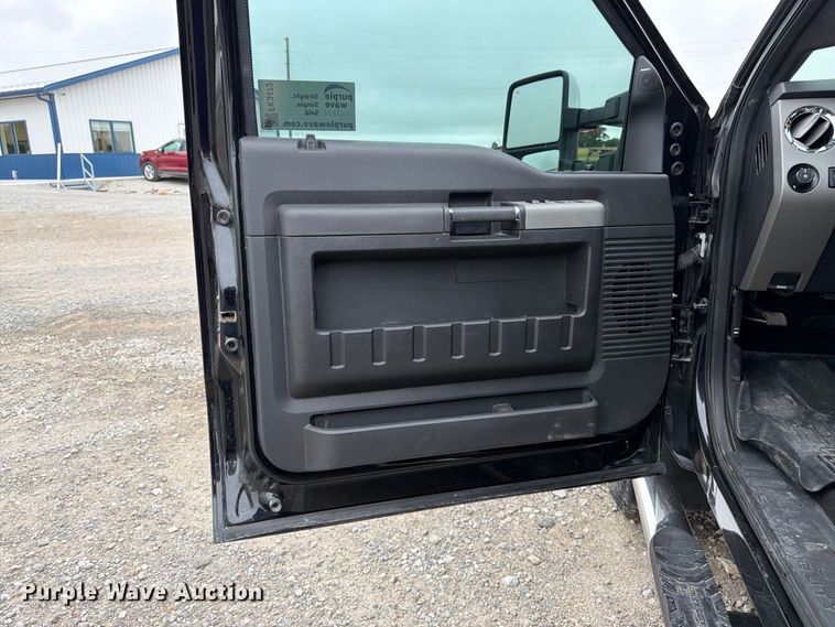 image for item FK3472 2016 Ford F250 Super Duty Crew Cab pickup truck