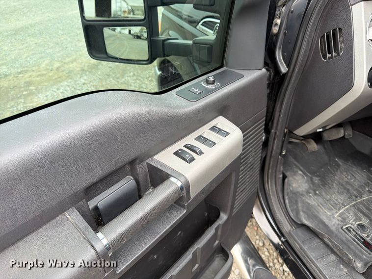 image for item FK3472 2016 Ford F250 Super Duty Crew Cab pickup truck