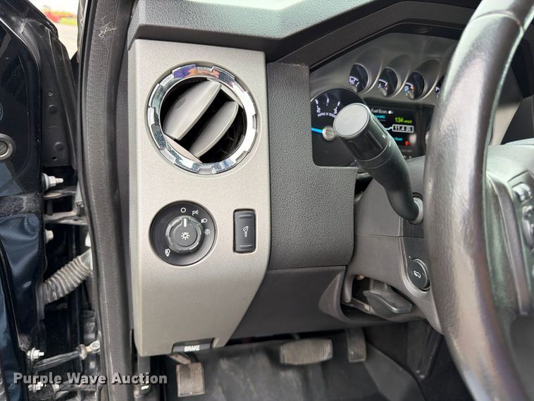image for item FK3472 2016 Ford F250 Super Duty Crew Cab pickup truck