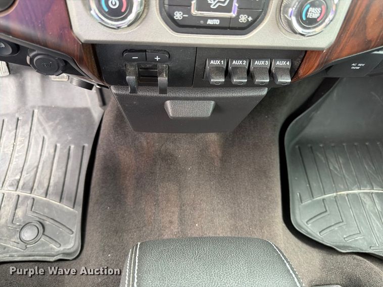 image for item FK3472 2016 Ford F250 Super Duty Crew Cab pickup truck