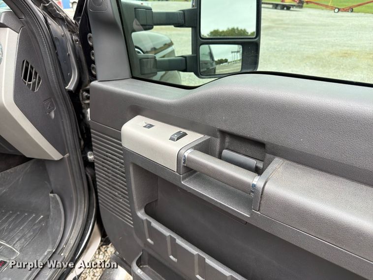 image for item FK3472 2016 Ford F250 Super Duty Crew Cab pickup truck