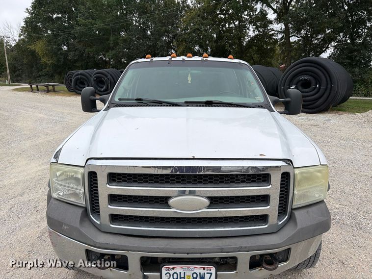 image for item FK3481 2005 Ford F450 Crew Cab flatbed truck
