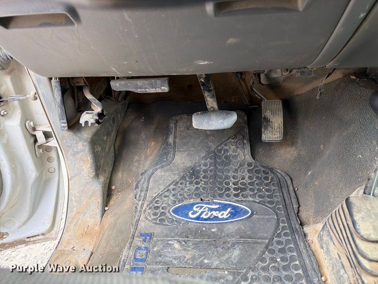 image for item FK3481 2005 Ford F450 Crew Cab flatbed truck