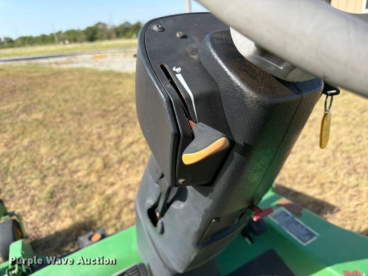 image for item FK3725 2005 John Deere 1435 Series II lawn mower