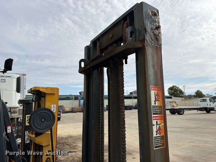 image for item FK3788 2003 Moffett M5500 forklift