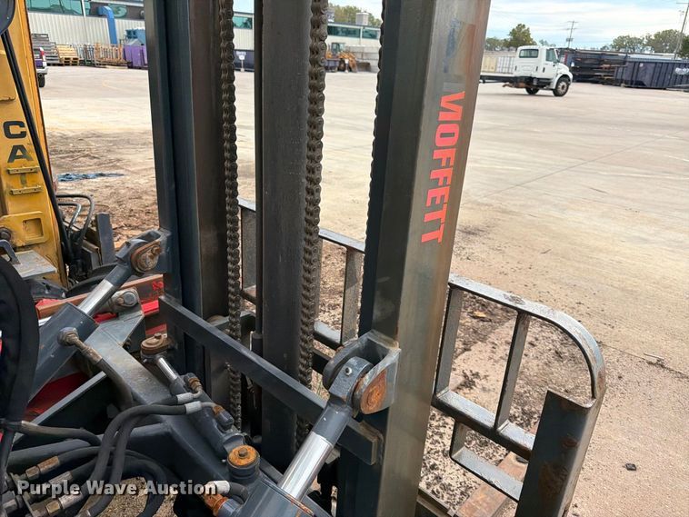 image for item FK3788 2003 Moffett M5500 forklift