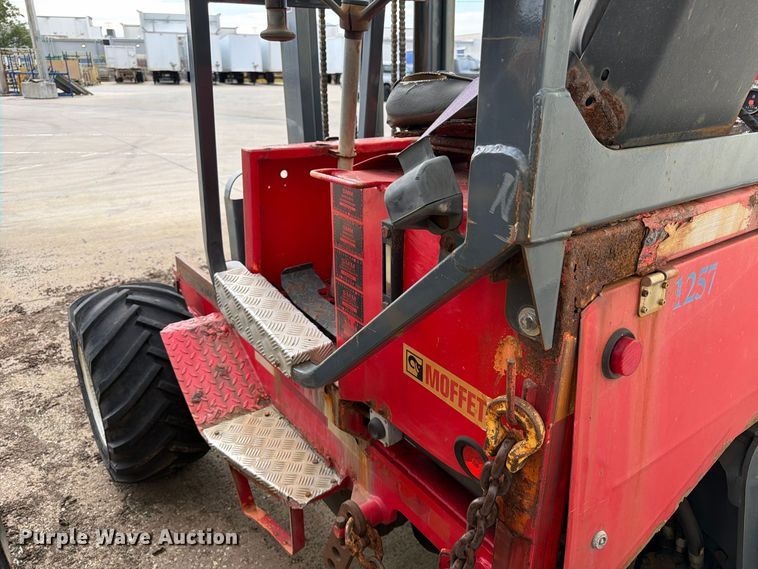 image for item FK3788 2003 Moffett M5500 forklift