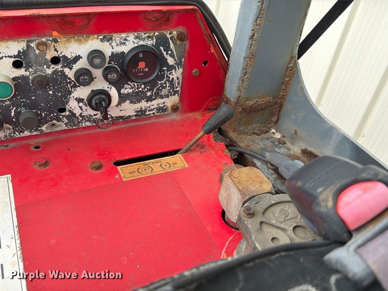 image for item FK3788 2003 Moffett M5500 forklift