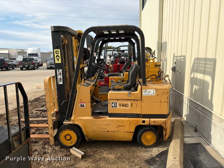 image for item FK3789 Caterpillar T40C forklift