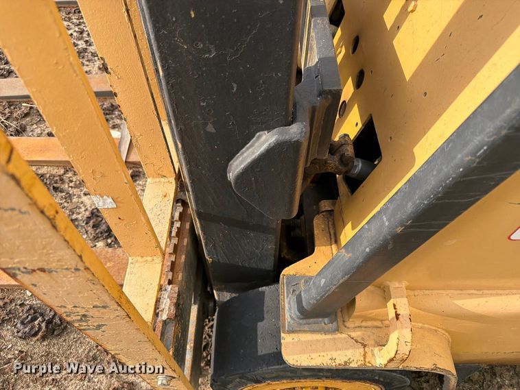 image for item FK3789 Caterpillar T40C forklift