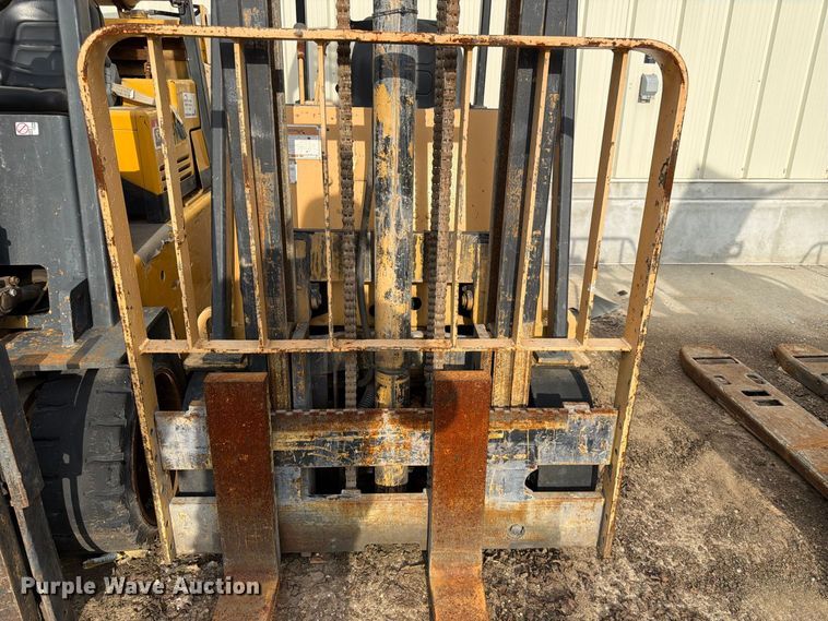 image for item FK3789 Caterpillar T40C forklift
