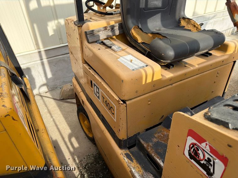 image for item FK3789 Caterpillar T40C forklift