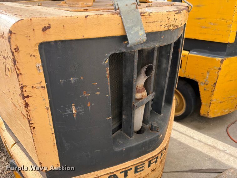 image for item FK3789 Caterpillar T40C forklift