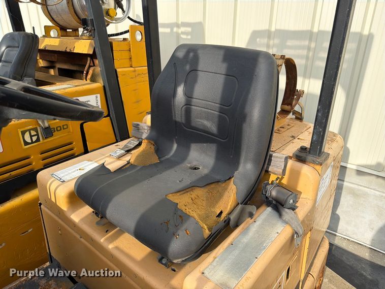 image for item FK3789 Caterpillar T40C forklift