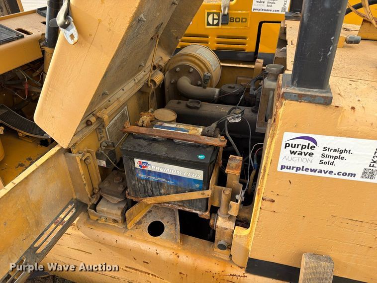 image for item FK3789 Caterpillar T40C forklift