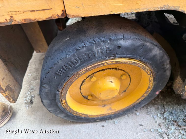 image for item FK3789 Caterpillar T40C forklift