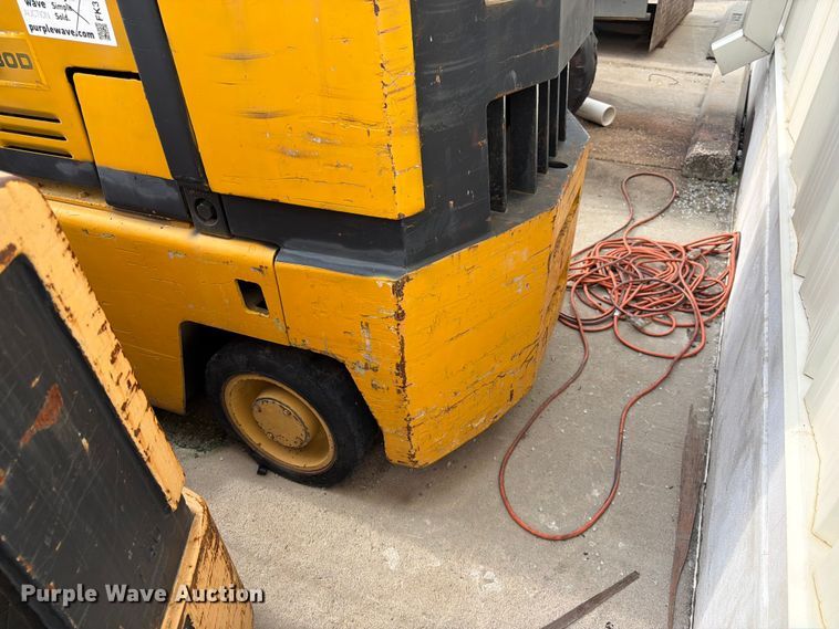image for item FK3790 Caterpillar T80D forklift