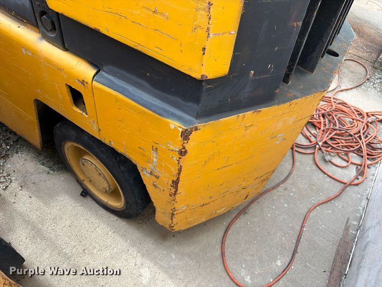 image for item FK3790 Caterpillar T80D forklift