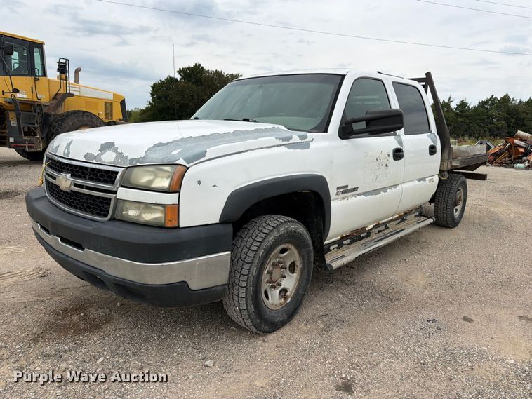 2006 Chevrolet Silverado 2500HD Crew Cab flatbed pickup truck