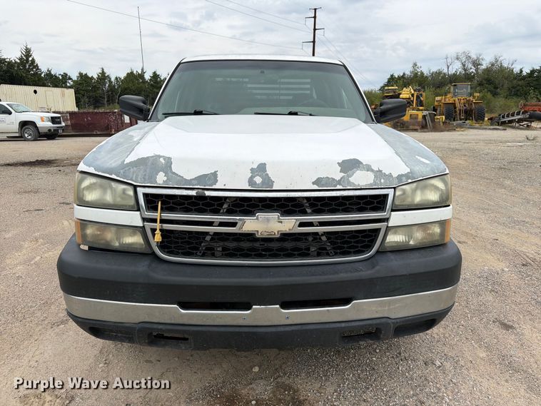 image for item FK3794 2006 Chevrolet Silverado 2500HD Crew Cab flatbed pickup truck