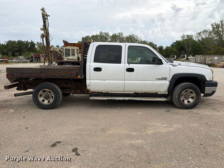 image for item FK3794 2006 Chevrolet Silverado 2500HD Crew Cab flatbed pickup truck