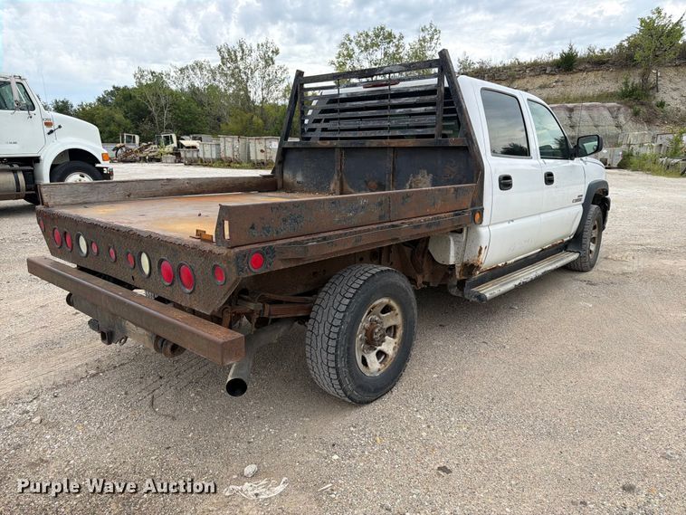 image for item FK3794 2006 Chevrolet Silverado 2500HD Crew Cab flatbed pickup truck