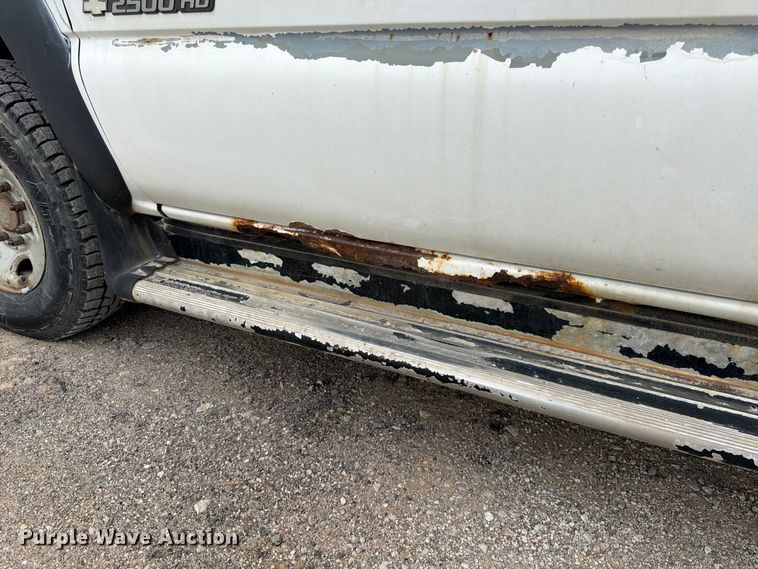 image for item FK3794 2006 Chevrolet Silverado 2500HD Crew Cab flatbed pickup truck