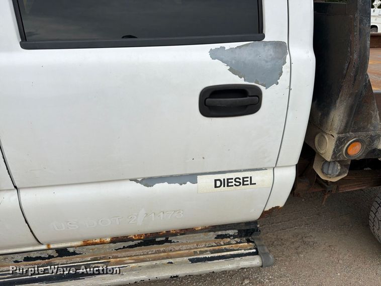 image for item FK3794 2006 Chevrolet Silverado 2500HD Crew Cab flatbed pickup truck