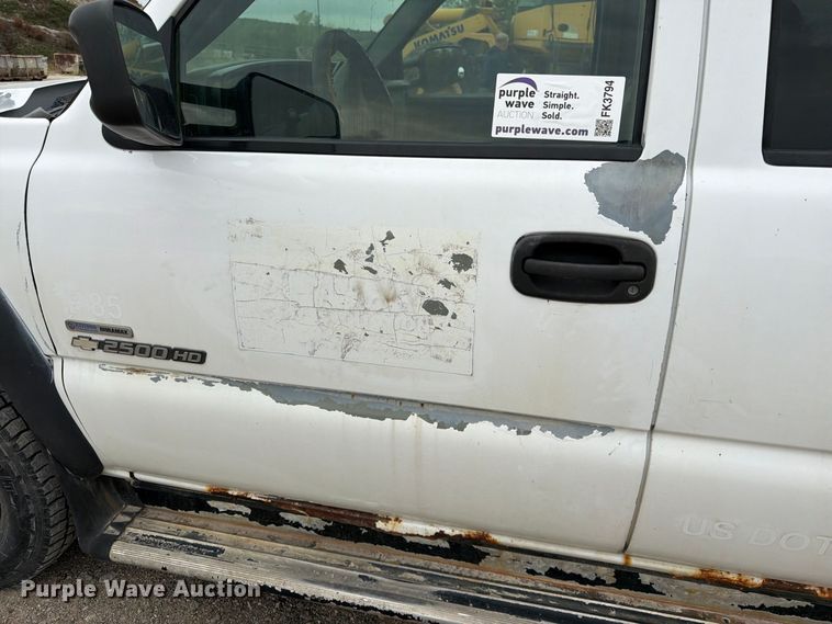 image for item FK3794 2006 Chevrolet Silverado 2500HD Crew Cab flatbed pickup truck