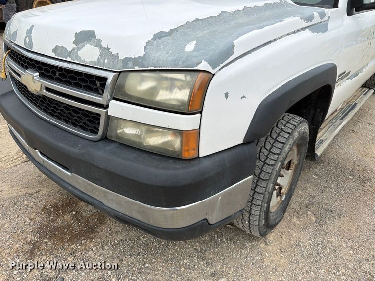 image for item FK3794 2006 Chevrolet Silverado 2500HD Crew Cab flatbed pickup truck