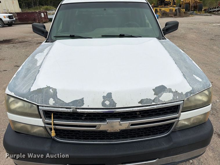 image for item FK3794 2006 Chevrolet Silverado 2500HD Crew Cab flatbed pickup truck