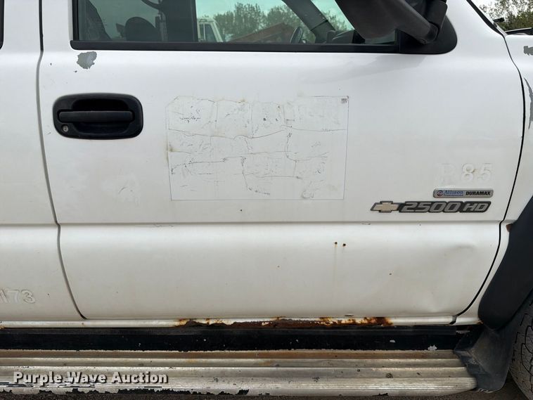 image for item FK3794 2006 Chevrolet Silverado 2500HD Crew Cab flatbed pickup truck