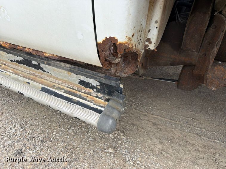 image for item FK3794 2006 Chevrolet Silverado 2500HD Crew Cab flatbed pickup truck
