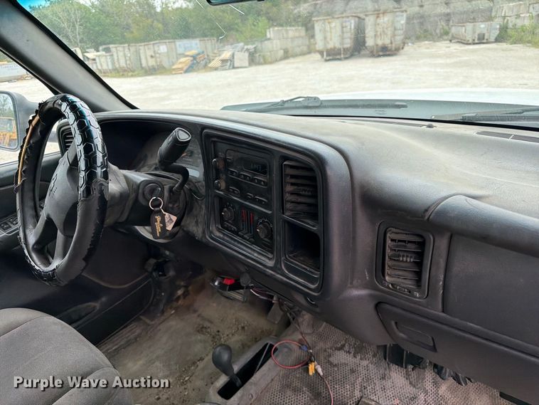 image for item FK3794 2006 Chevrolet Silverado 2500HD Crew Cab flatbed pickup truck