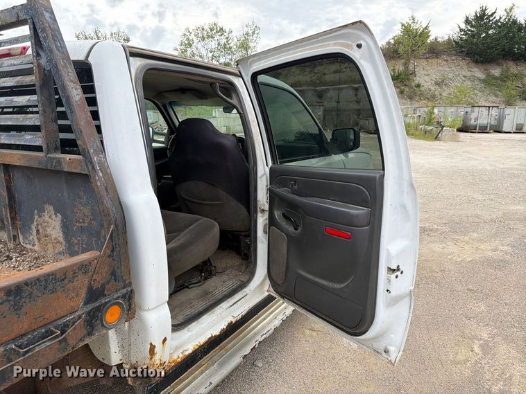 image for item FK3794 2006 Chevrolet Silverado 2500HD Crew Cab flatbed pickup truck
