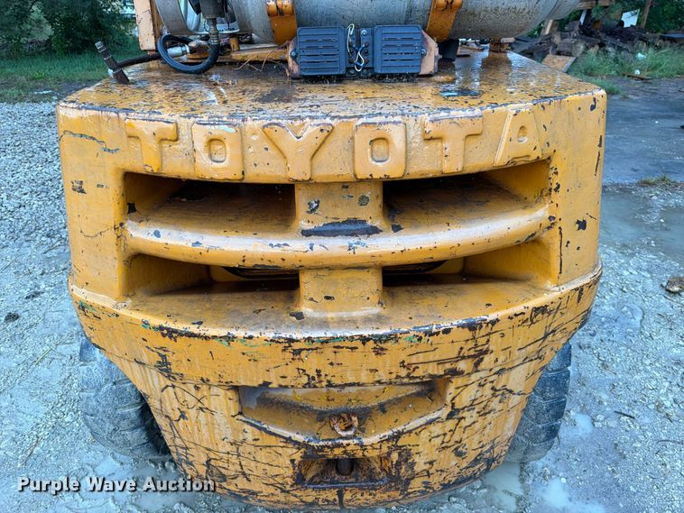 image for item FK3797 1997 Toyota 02-FG40 forklift