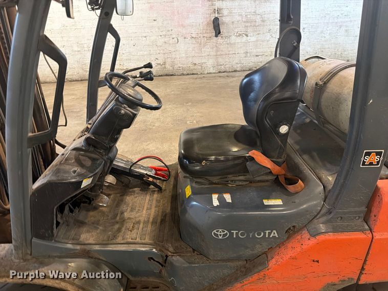 image for item FK4621 Toyota 8FGU32 forklift
